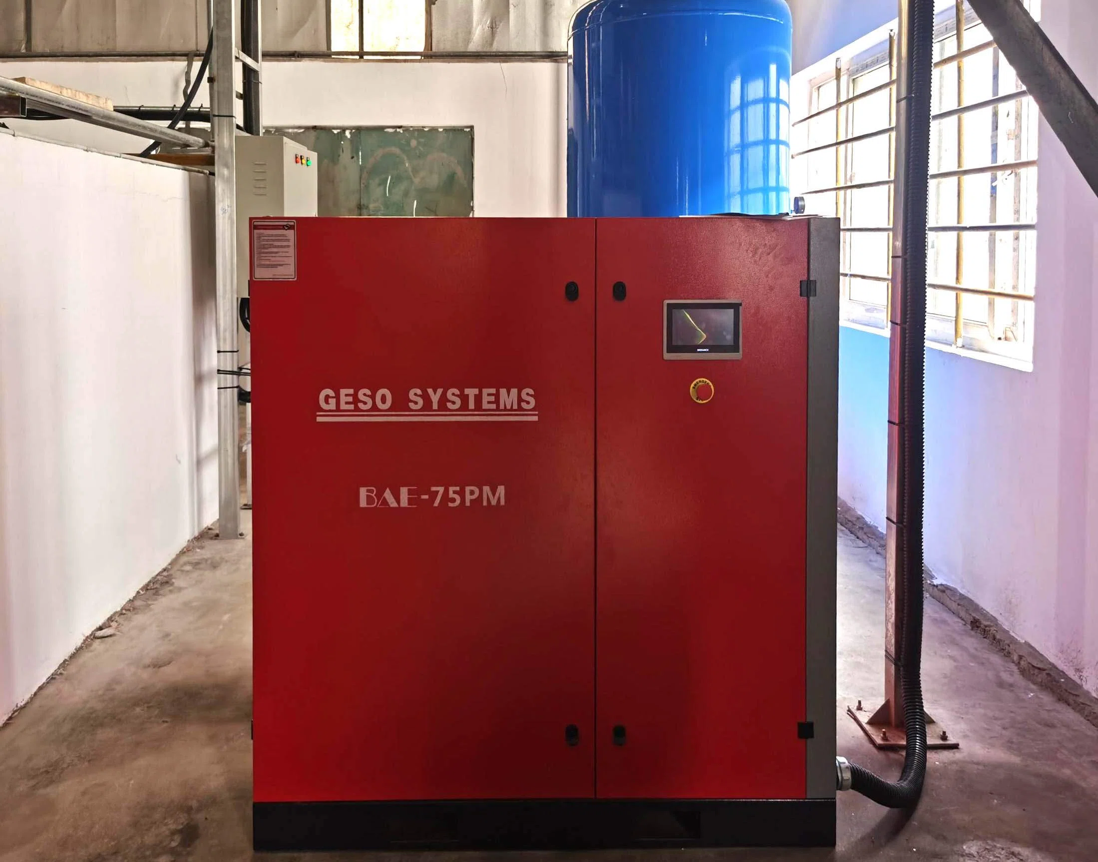 রাসায়নিক এবং আবরণ উত্পাদন জন্য 75kW স্ক্রু কম্প্রেসার সমাধান